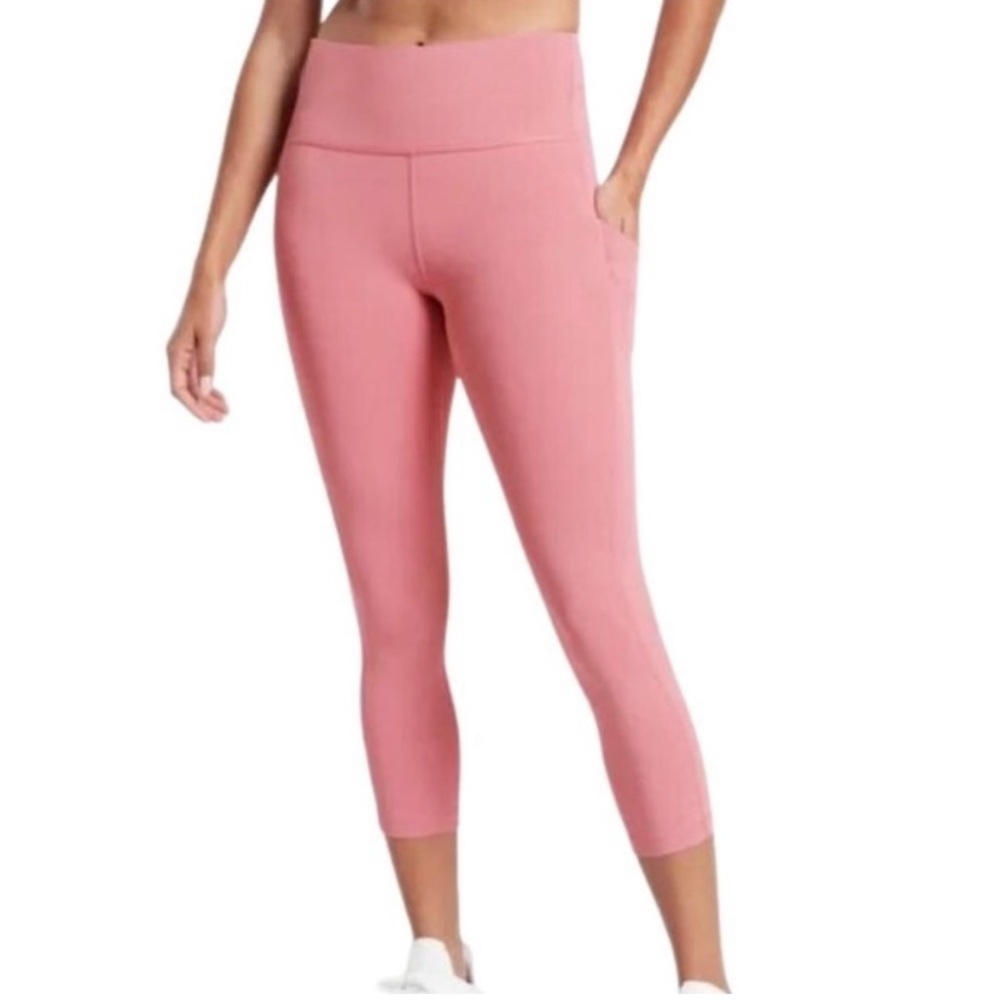 Athleta Ultimate Stash Pocket Capri Pink
Workout Loungewear Leggings Size M